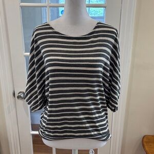 edge Grey & White Striped Short Sleeve Slouchy Fit Knit Top w/ Open Back. Size M